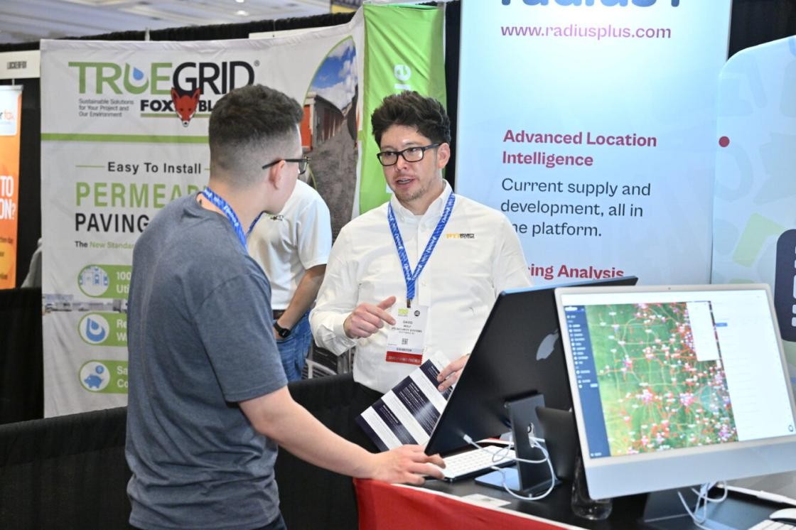 Exhibitor and Attendee talking