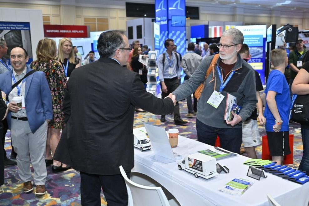 Investors making a deal at ISS World Expo 2023